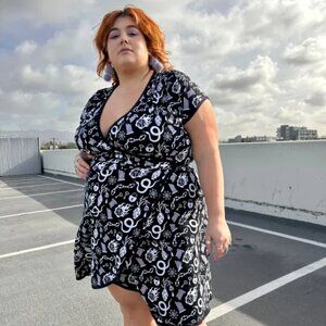 Nooworks While Odin Sleeps wrap dress large